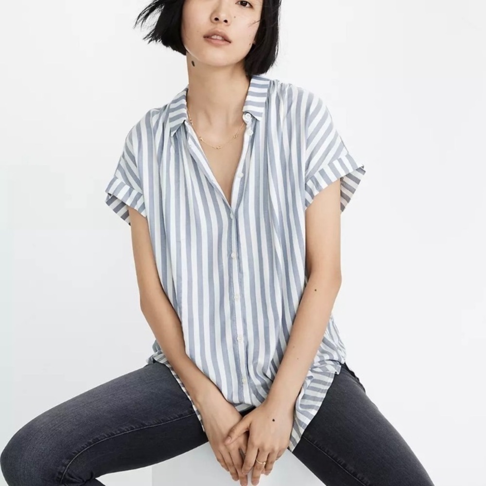 Madewell Blue and White Striped Short-Sleeve Button-Down Shirt